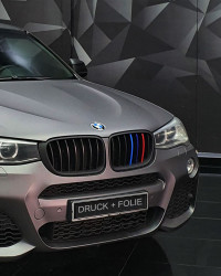 BMW M Performance Streifen: Sorgt für Sportliche Optik.